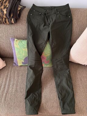 Prana- Women’s Slim Moto Pants - Olive Green. Size 6